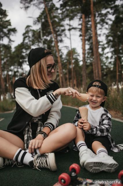 82877_fotosessiya-mama-i-syn-so-skejtami.jpg